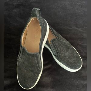 Vionic black loafers
